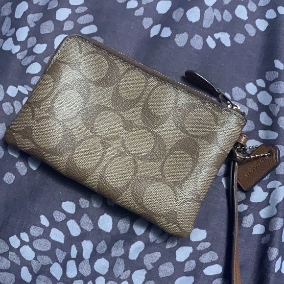 Vintage Coach Wristlet ♥️ - Picture 2 of 2